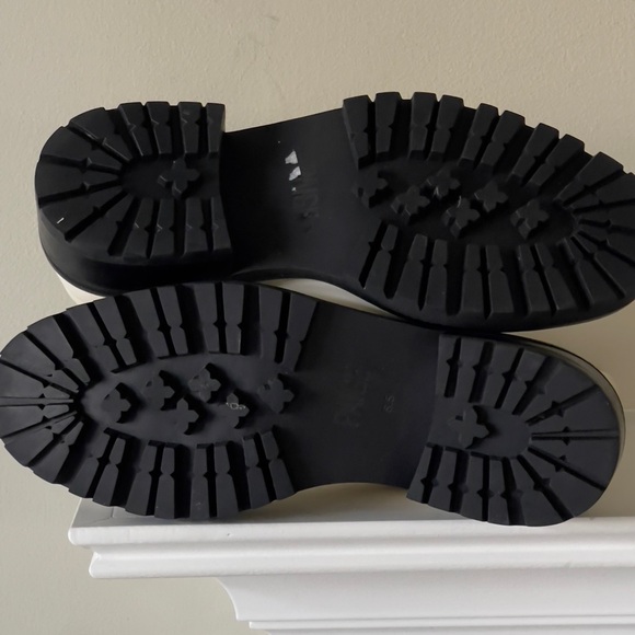 PAIGE Women’s Briana Lug Sole Leather Chelsea White Slip on Ankle Boots Size 8.5 - Picture 9 of 10